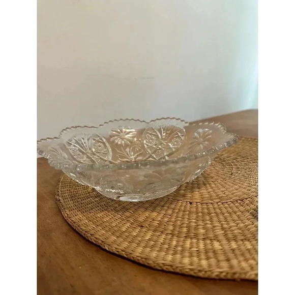9” Beautifully crafted Glass Bowl - Picture 1 of 8